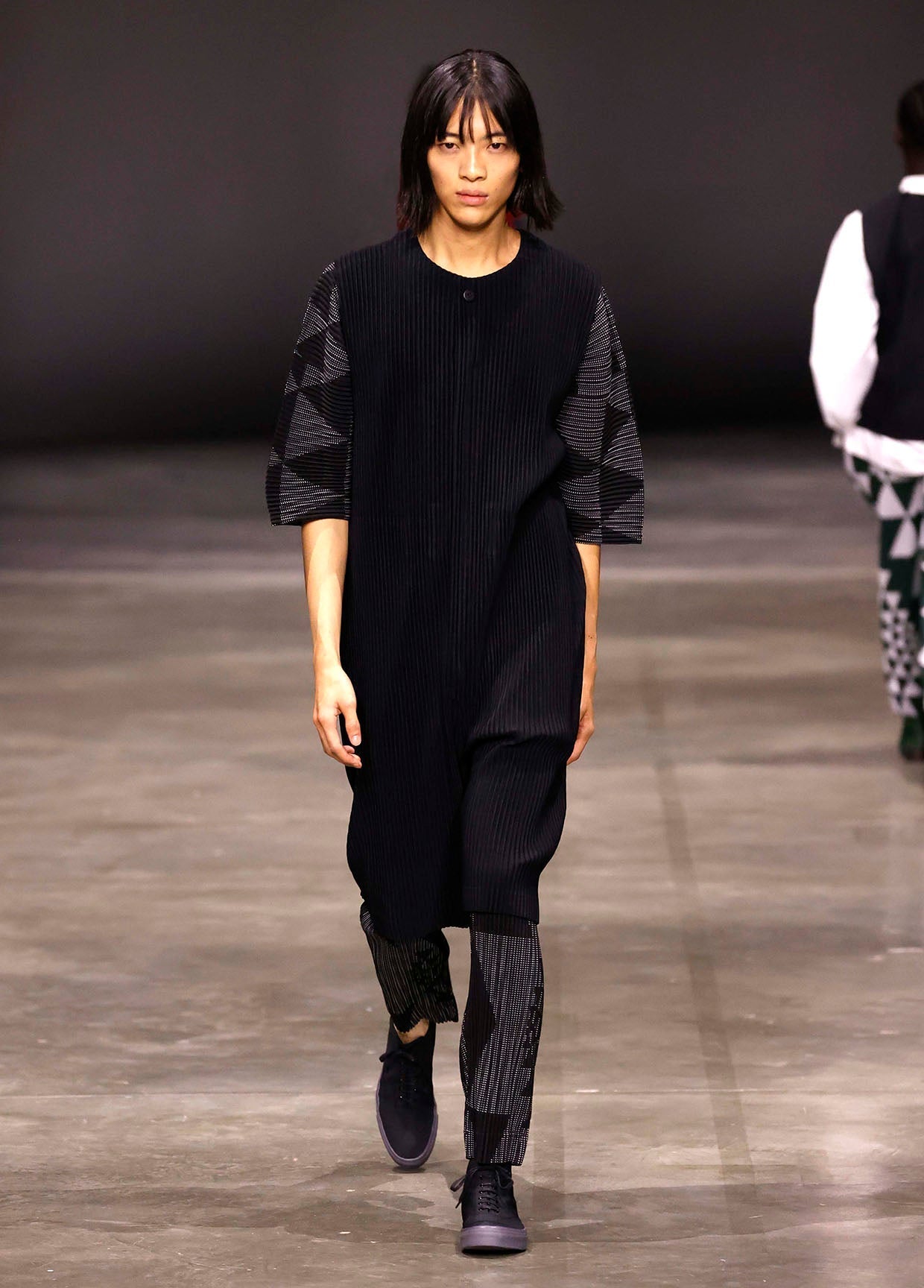 HOMME PLISSÉ ISSEY MIYAKE AUTUMN WINTER 2023/24 COLLECTIONS 35