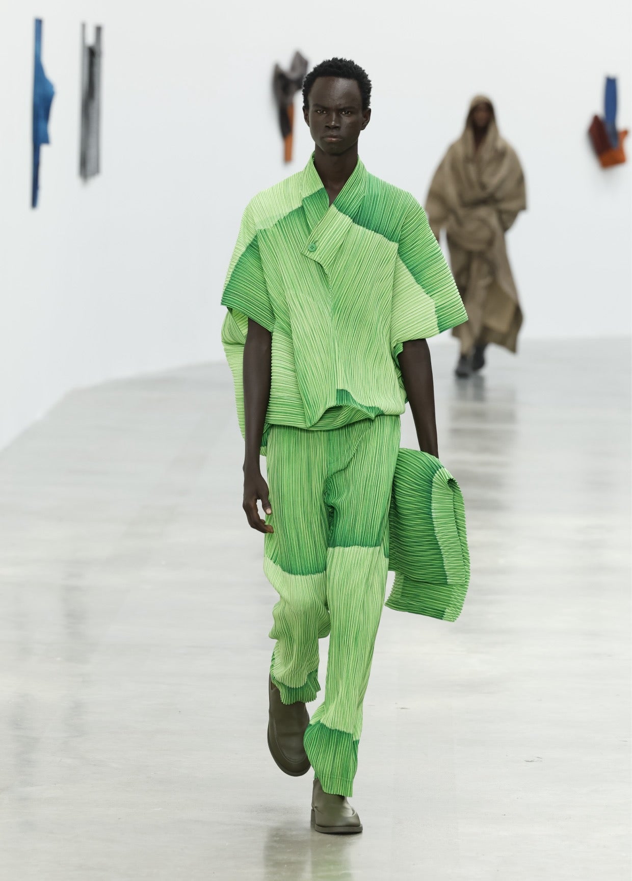 HOMME PLISSÉ ISSEY MIYAKE AUTUMN WINTER 2024/25 COLLECTIONS 39