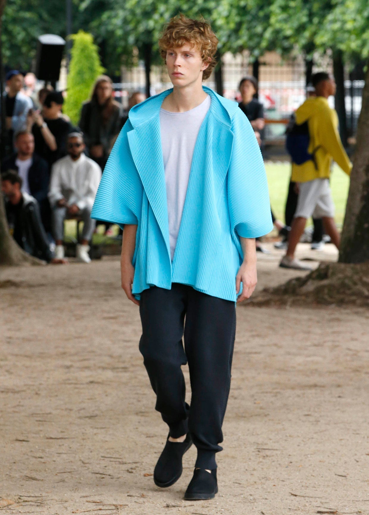 HOMME PLISSÉ ISSEY MIYAKE SPRING SUMMER 2020 COLLECTIONS 01