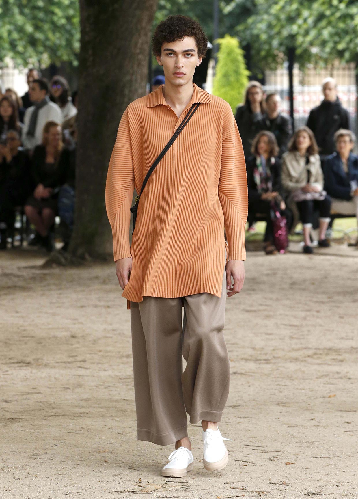 HOMME PLISSÉ ISSEY MIYAKE SPRING SUMMER 2020 COLLECTIONS 08