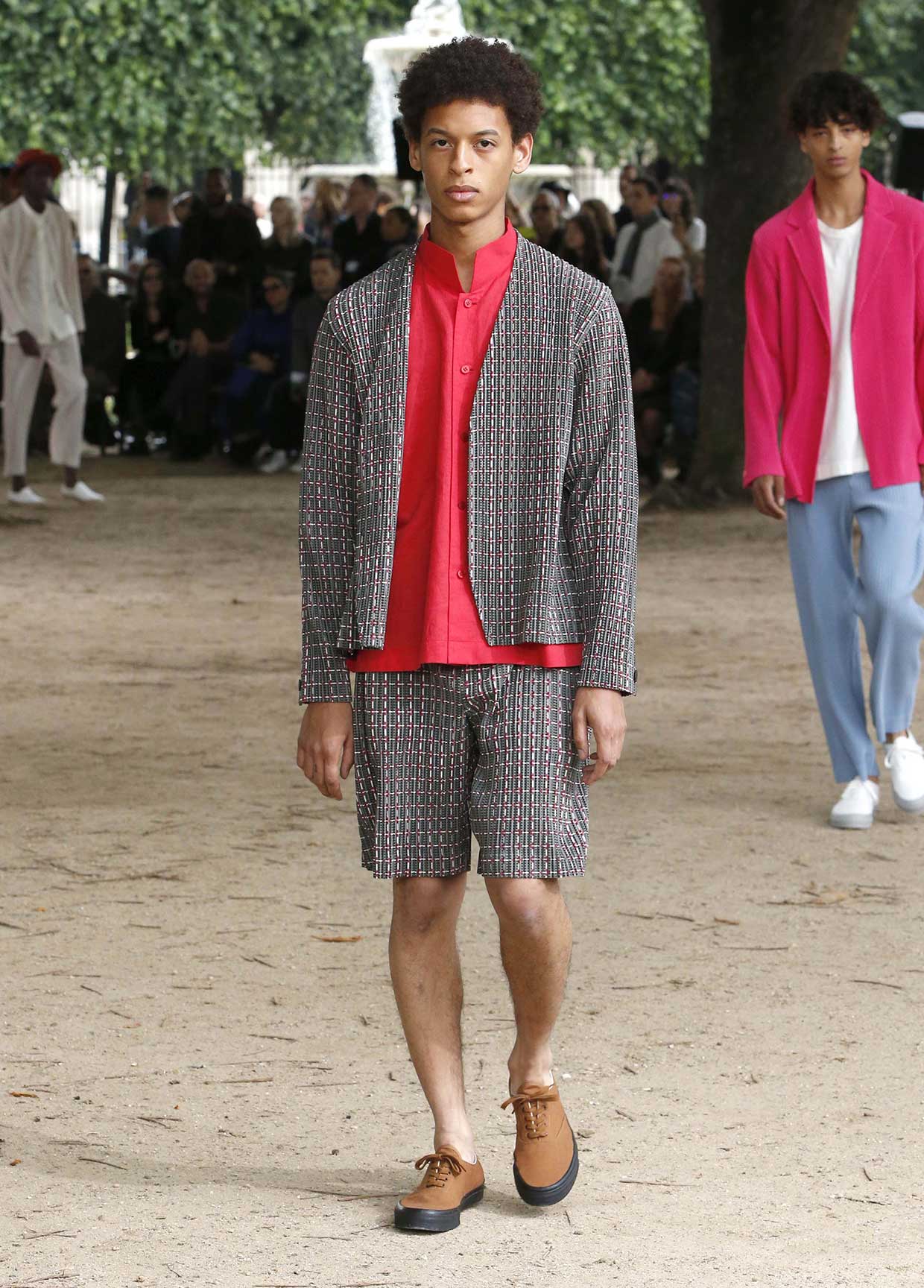 HOMME PLISSÉ ISSEY MIYAKE SPRING SUMMER 2020 COLLECTIONS 09