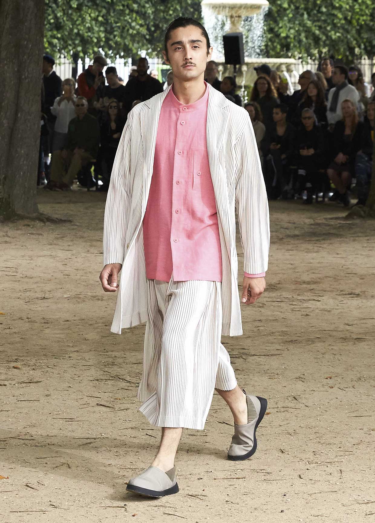 HOMME PLISSÉ ISSEY MIYAKE SPRING SUMMER 2020 COLLECTIONS 10