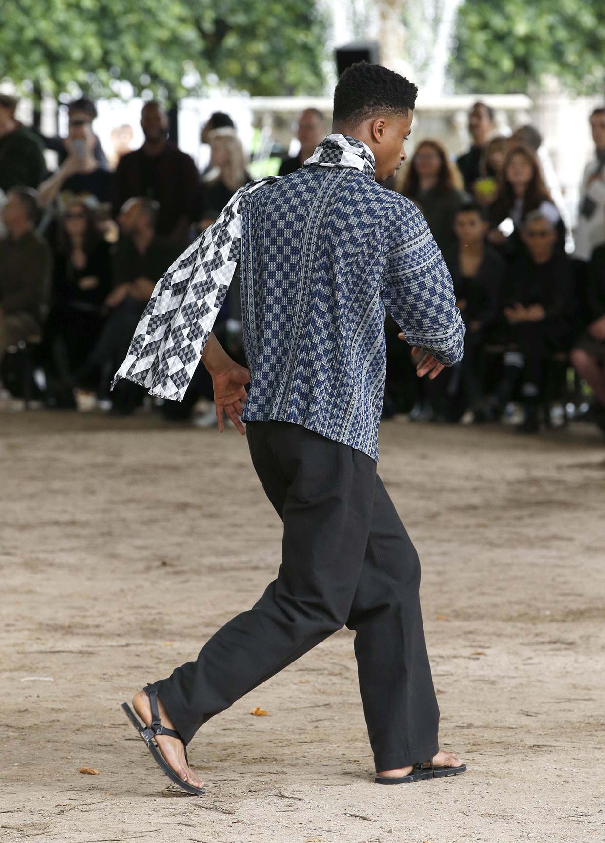 HOMME PLISSÉ ISSEY MIYAKE SPRING SUMMER 2020 COLLECTIONS 33