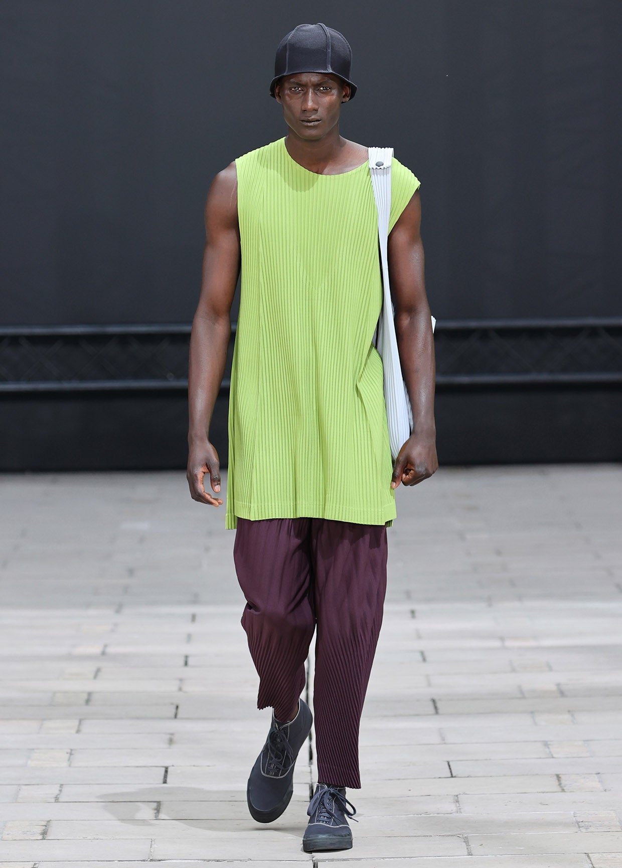 HOMME PLISSÉ ISSEY MIYAKE SPRING SUMMER 2023 COLLECTIONS08