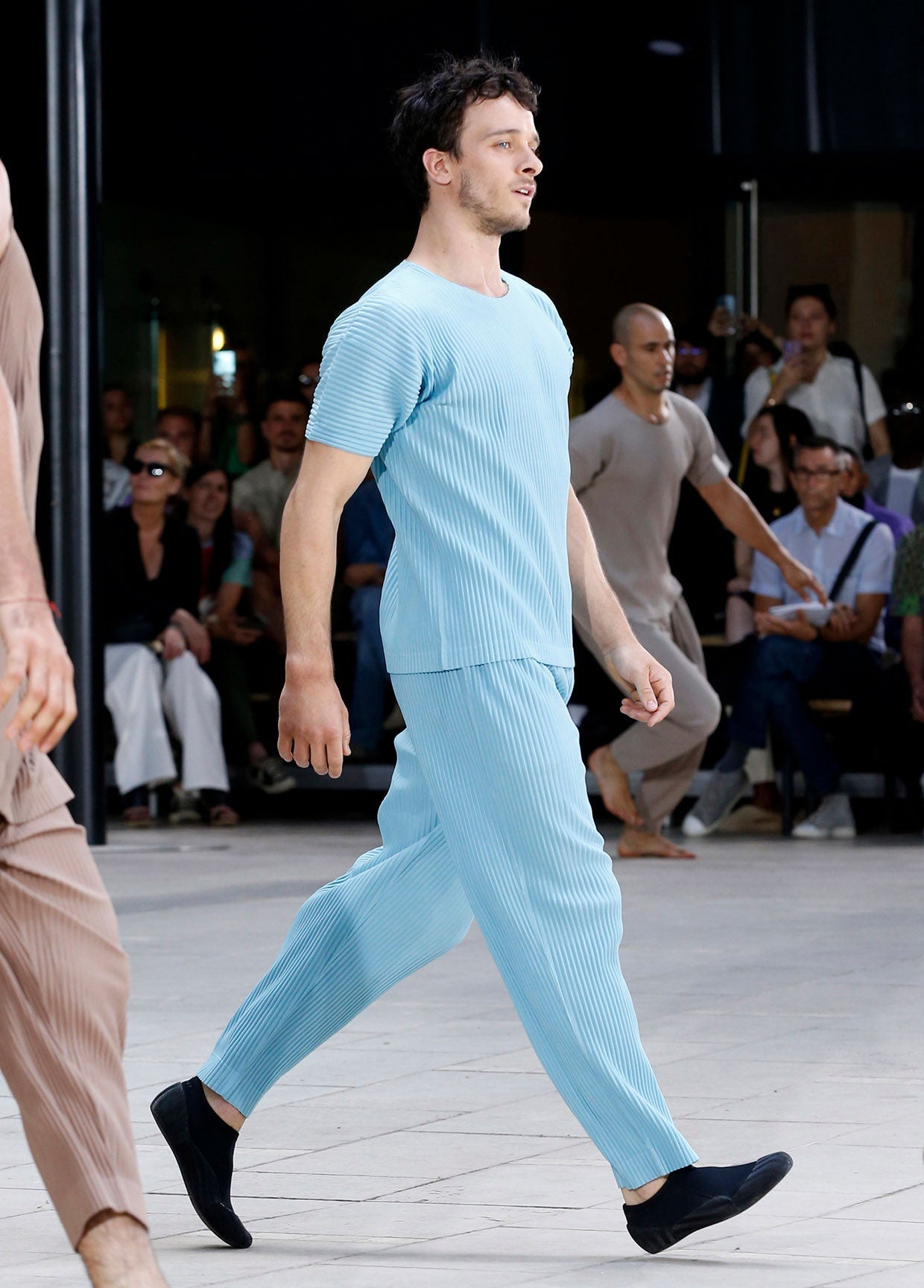 HOMME PLISSÉ ISSEY MIYAKE SPRING SUMMER 2023 COLLECTIONS15