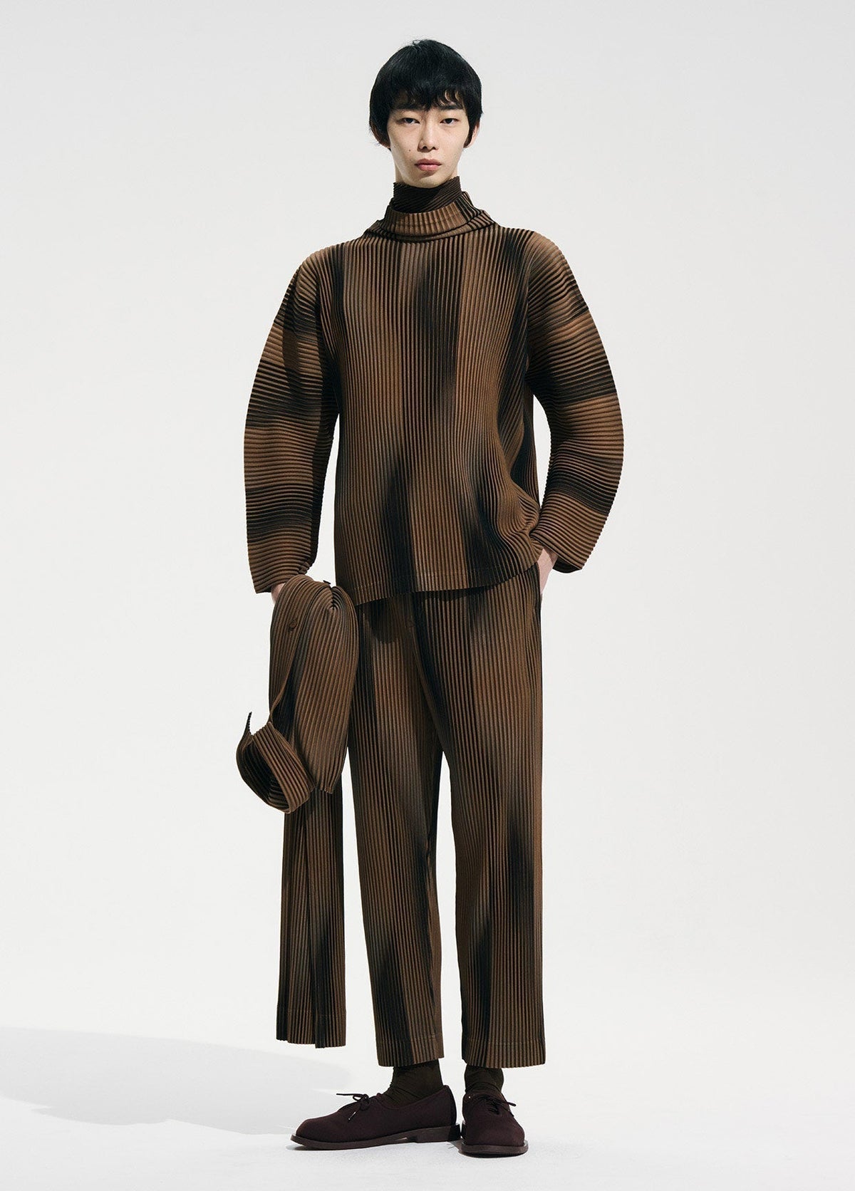 HOMME PLISSÉ ISSEY MIYAKE LOOK 05