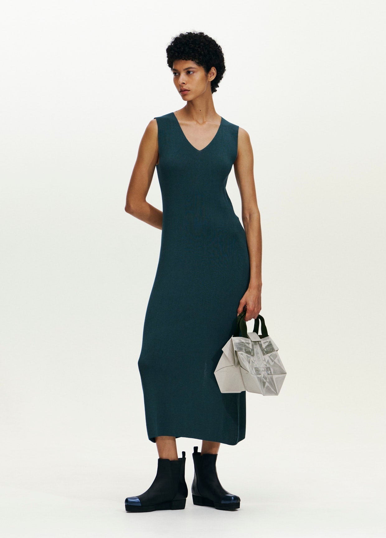 132 5. ISSEY MIYAKE LOOK 06