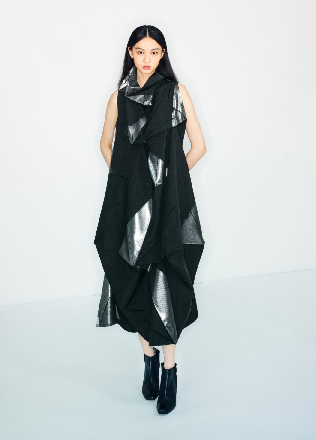 132 5. ISSEY MIYAKE LOOK 31