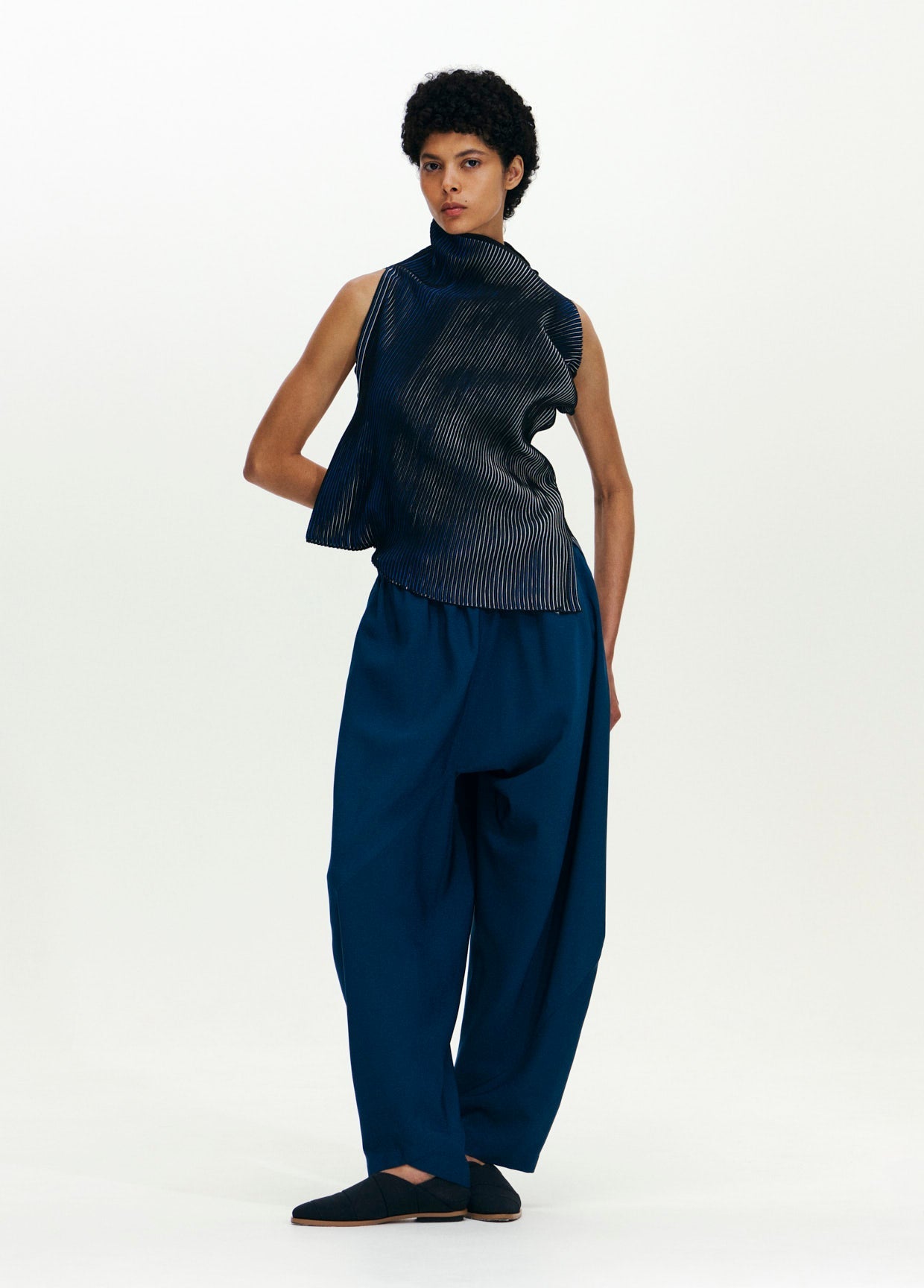 132 5. ISSEY MIYAKE LOOK 17