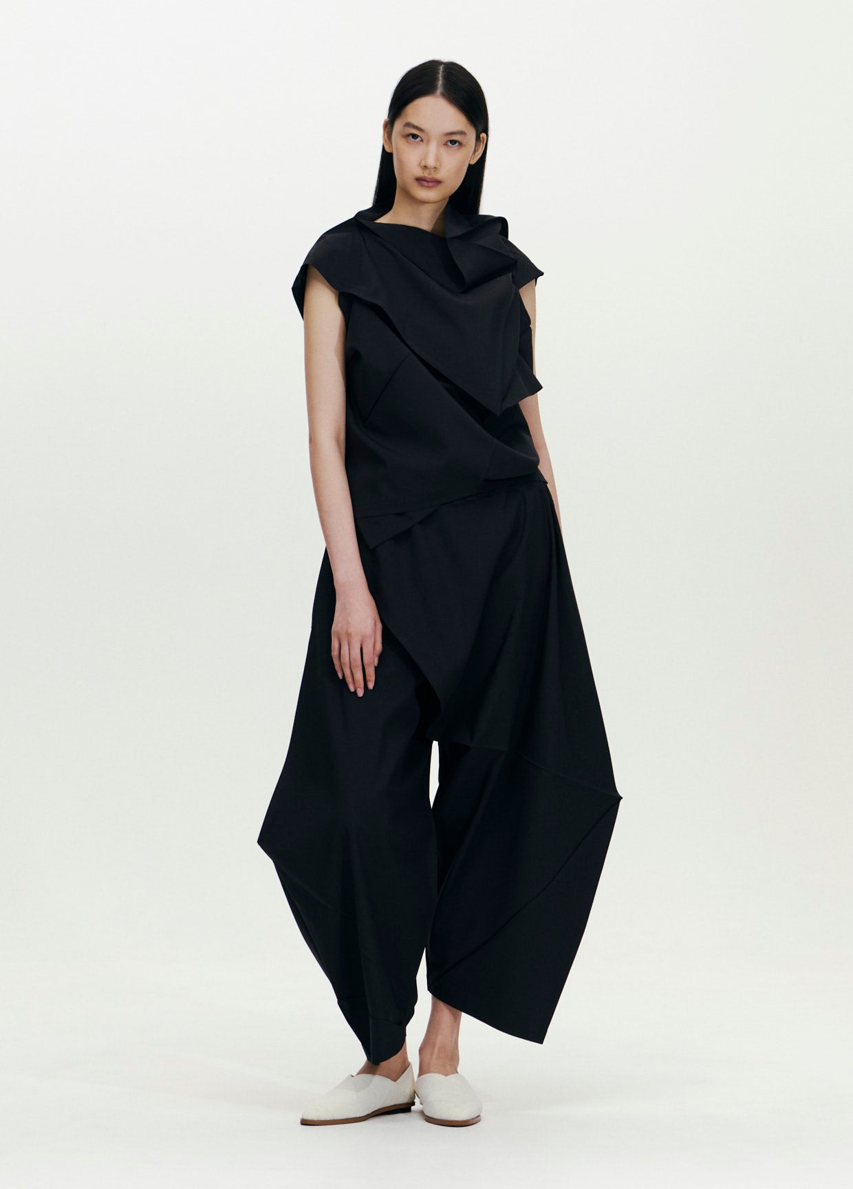 132 5. ISSEY MIYAKE LOOK 20