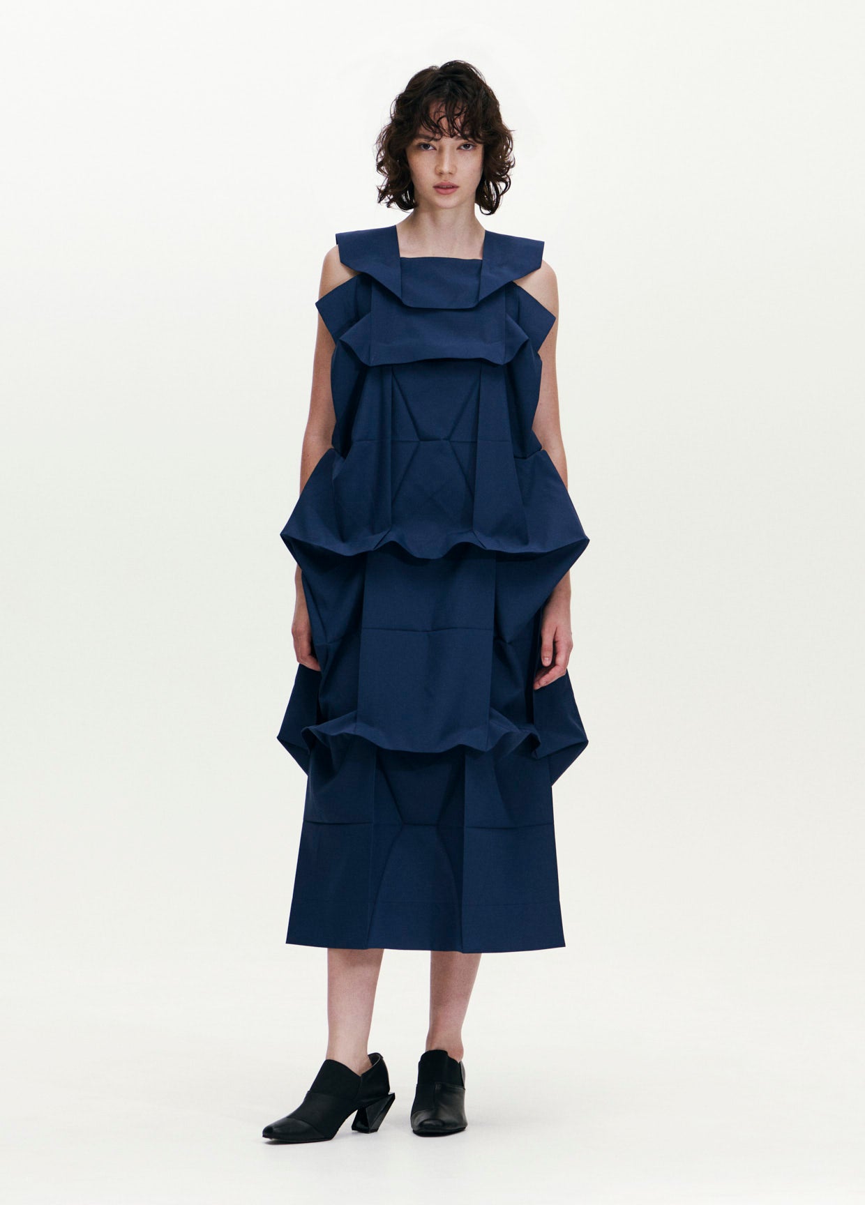 132 5. ISSEY MIYAKE LOOK 28