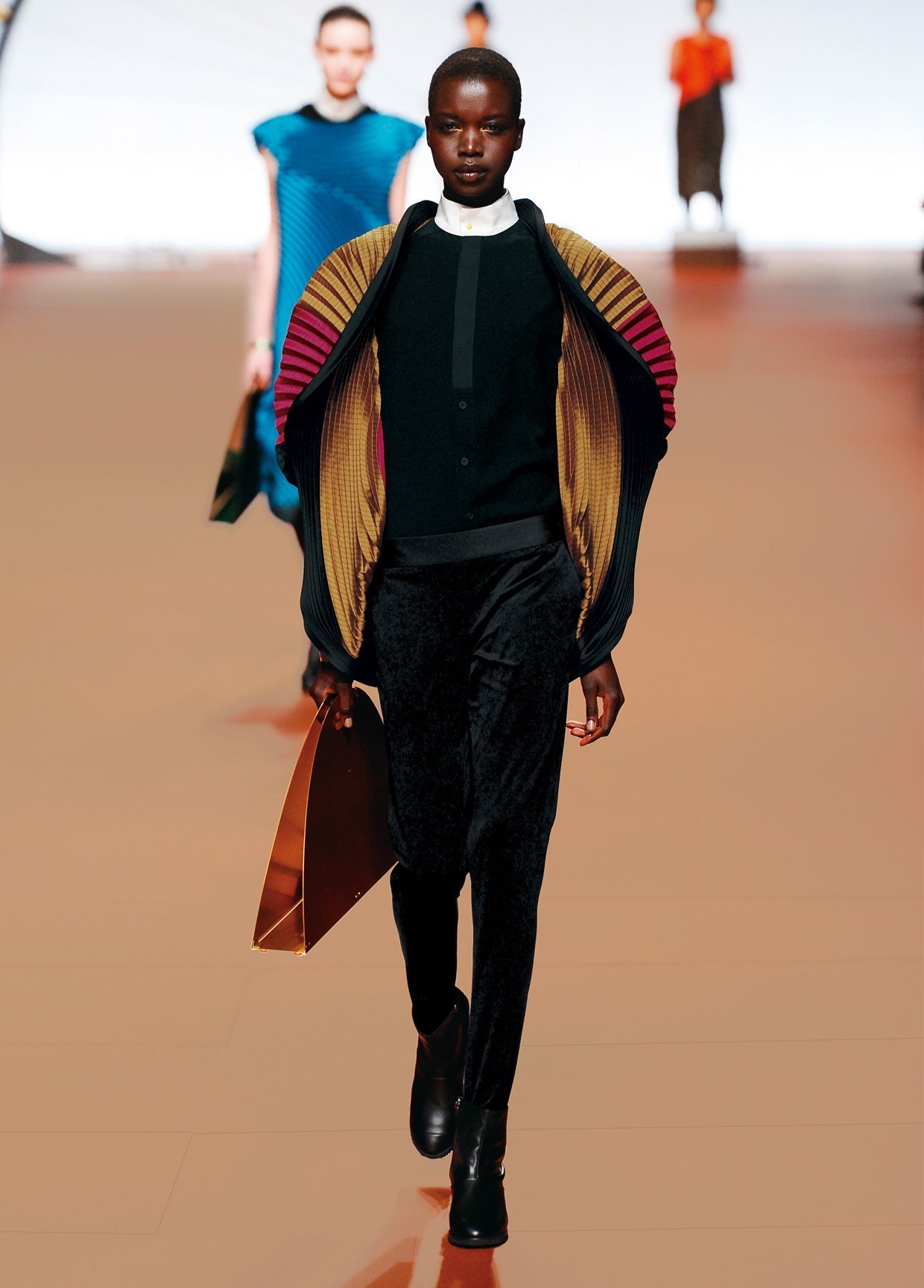 ISSEY MIYAKE AUTUMN WINTER 2014 COLLECTIONS 03