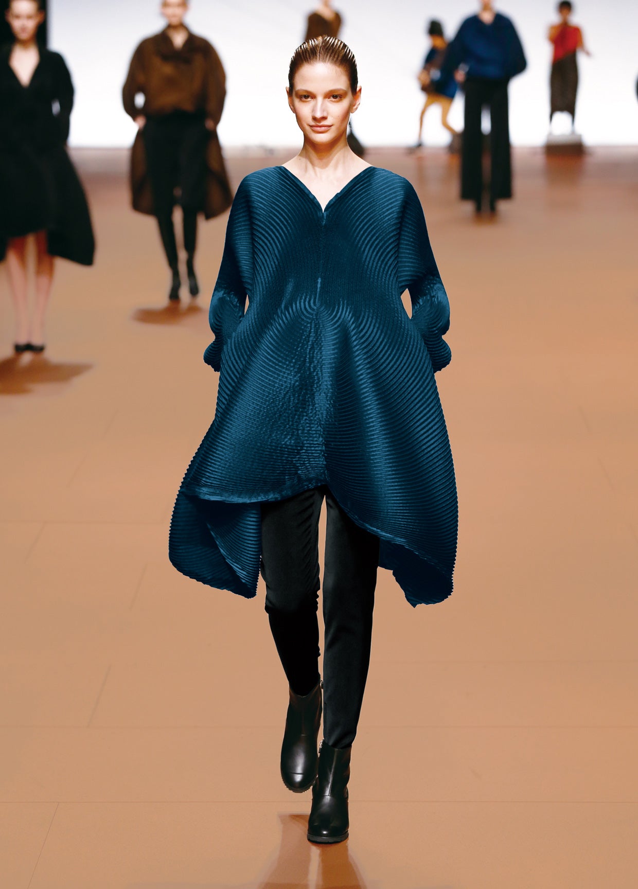 ISSEY MIYAKE AUTUMN WINTER 2014 COLLECTIONS 38