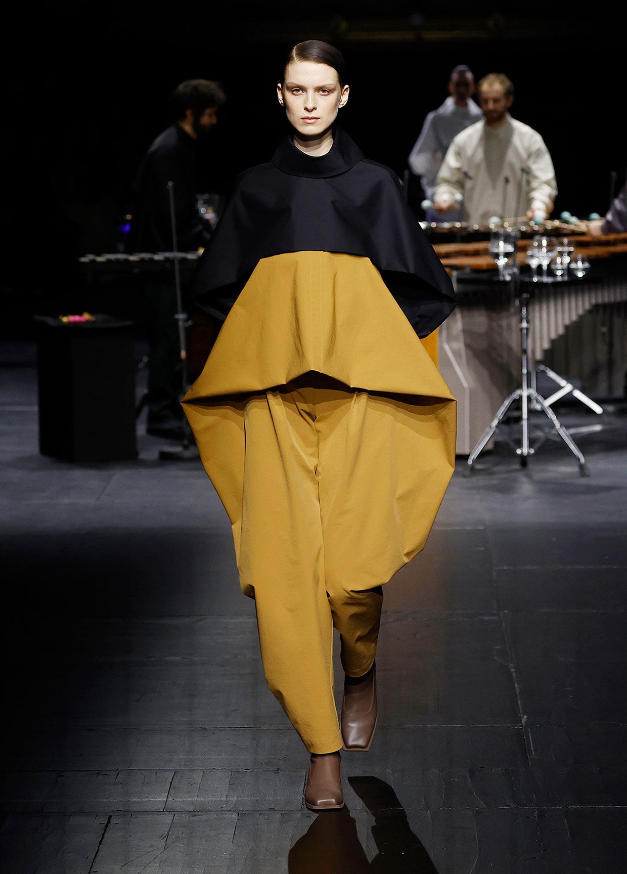 ISSEY MIYAKE AUTUMN WINTER 2023/24 COLLECTIONS 01