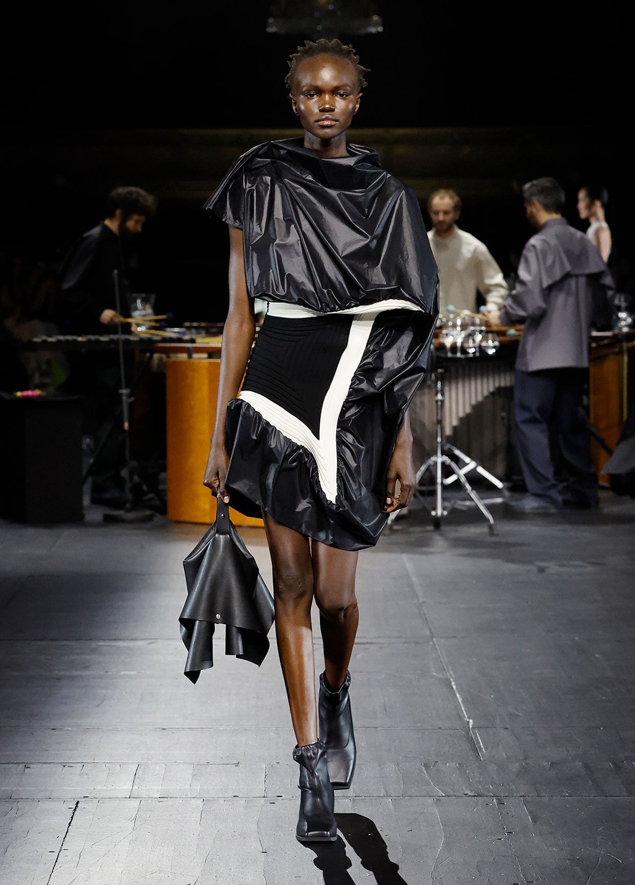 ISSEY MIYAKE AUTUMN WINTER 2023/24 COLLECTIONS 09