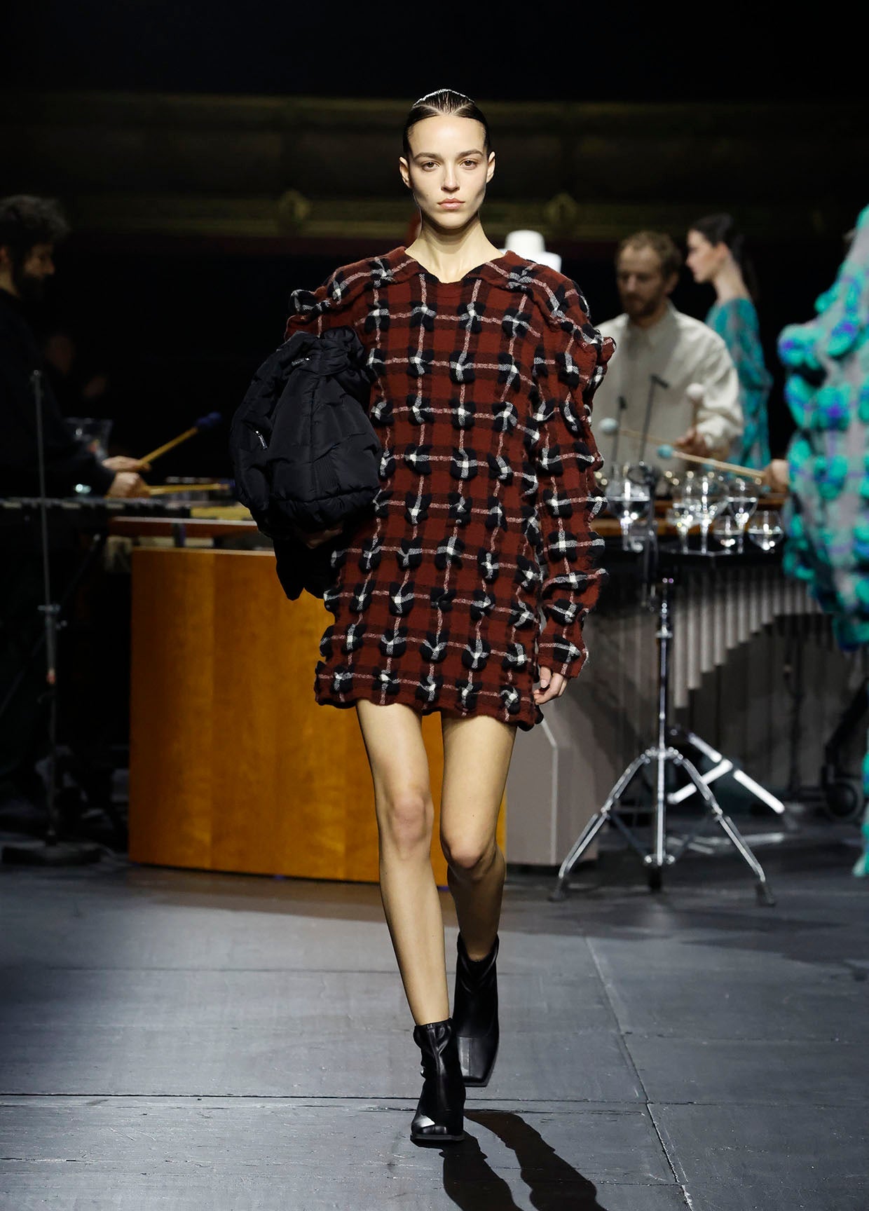 ISSEY MIYAKE AUTUMN WINTER 2023/24 COLLECTIONS 19