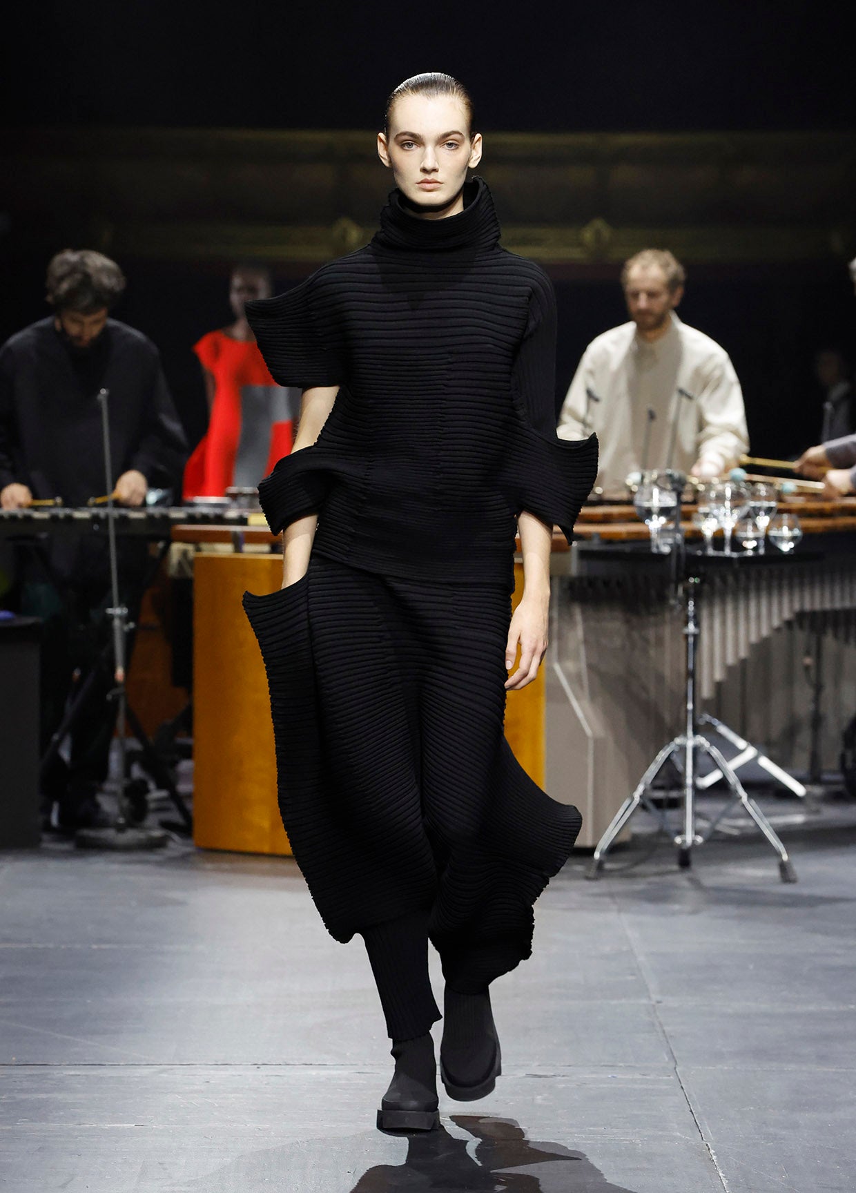 ISSEY MIYAKE AUTUMN WINTER 2023/24 COLLECTIONS 33