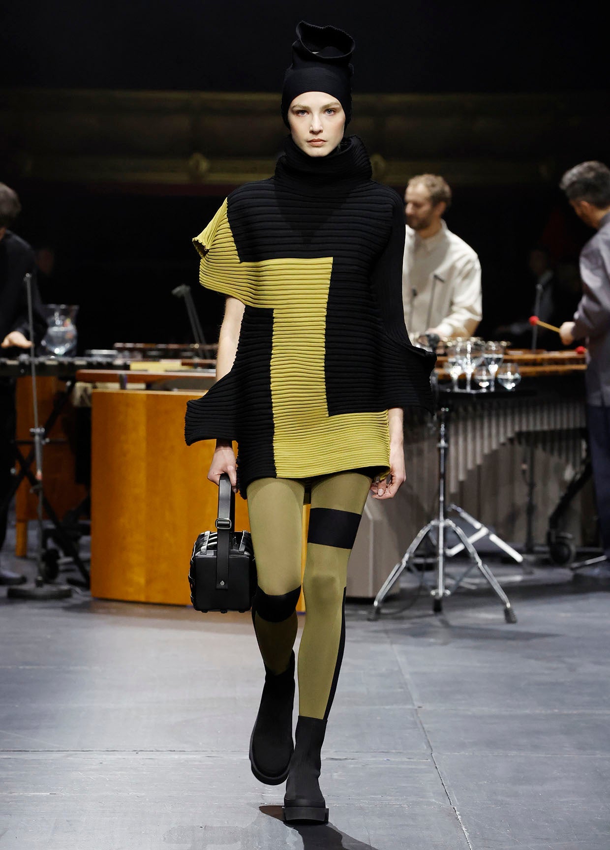 ISSEY MIYAKE AUTUMN WINTER 2023/24 COLLECTIONS 36