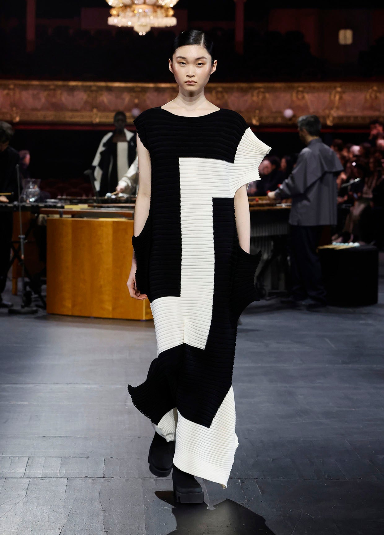 ISSEY MIYAKE AUTUMN WINTER 2023/24 COLLECTIONS 38