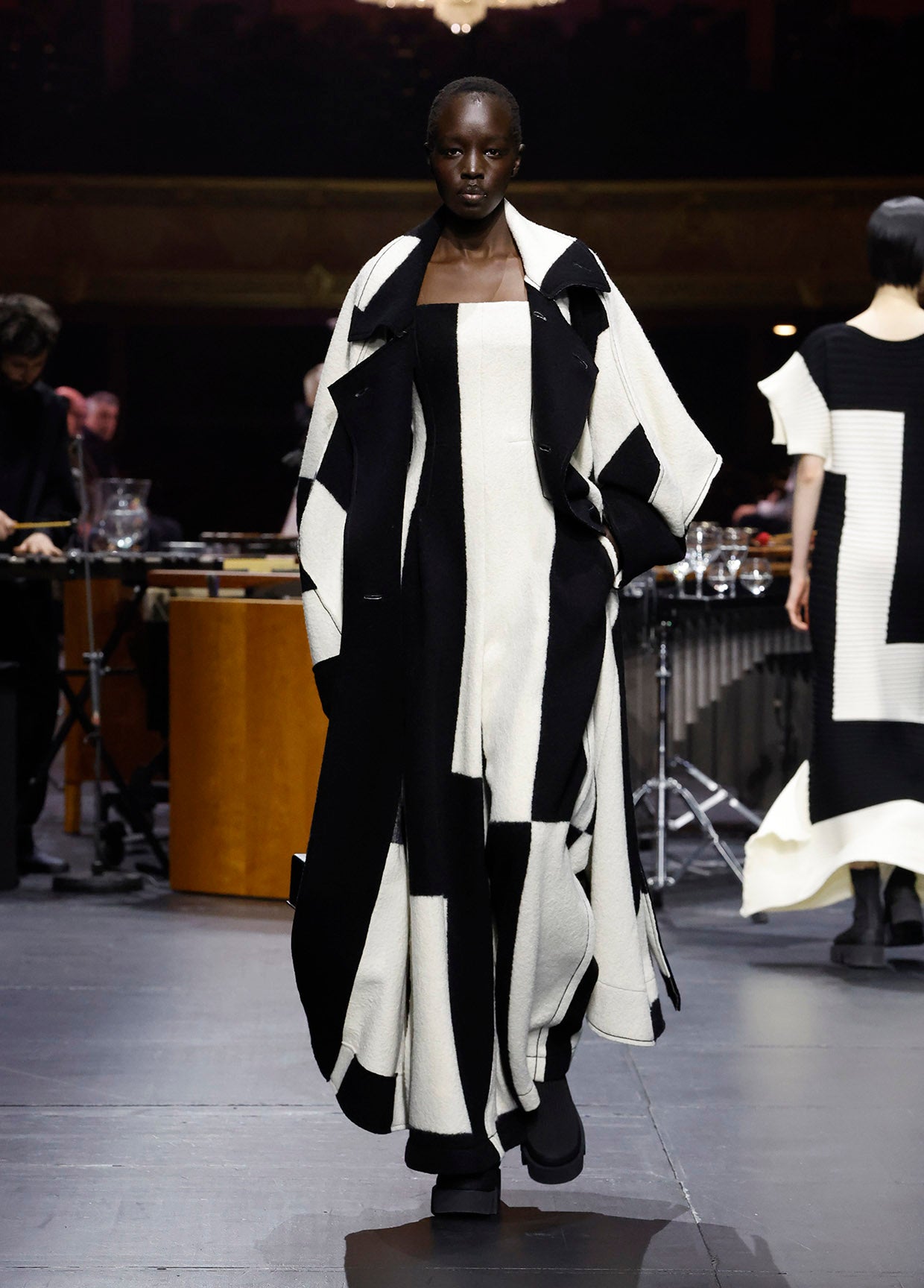 ISSEY MIYAKE AUTUMN WINTER 2023/24 COLLECTIONS 39