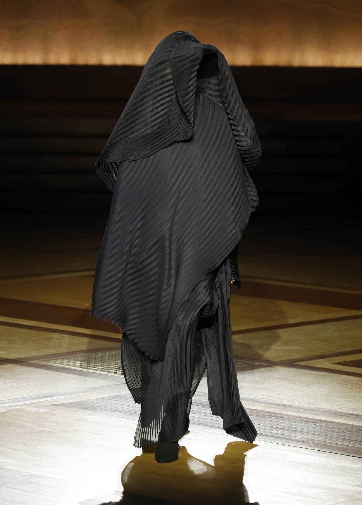 ISSEY MIYAKE AUTUMN WINTER 2024/25 COLLECTIONS 46