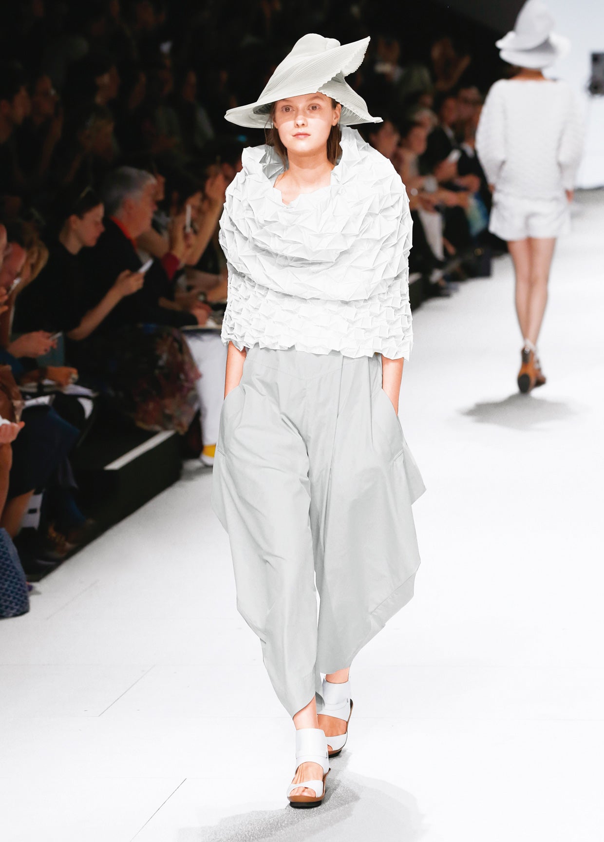 ISSEY MIYAKE SPRING SUMMER 2015 COLLECTIONS 05