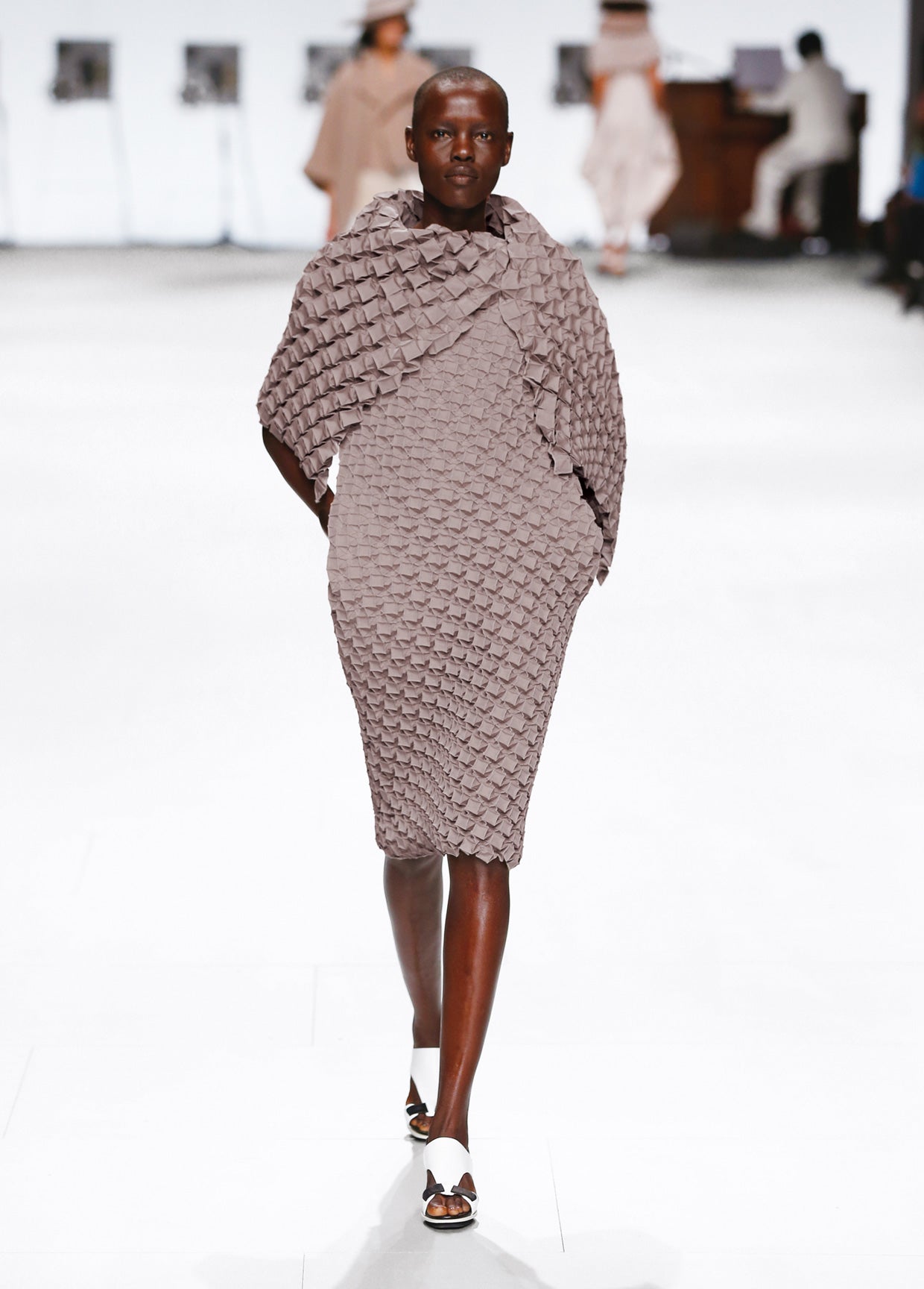 ISSEY MIYAKE SPRING SUMMER 2015 COLLECTIONS 12