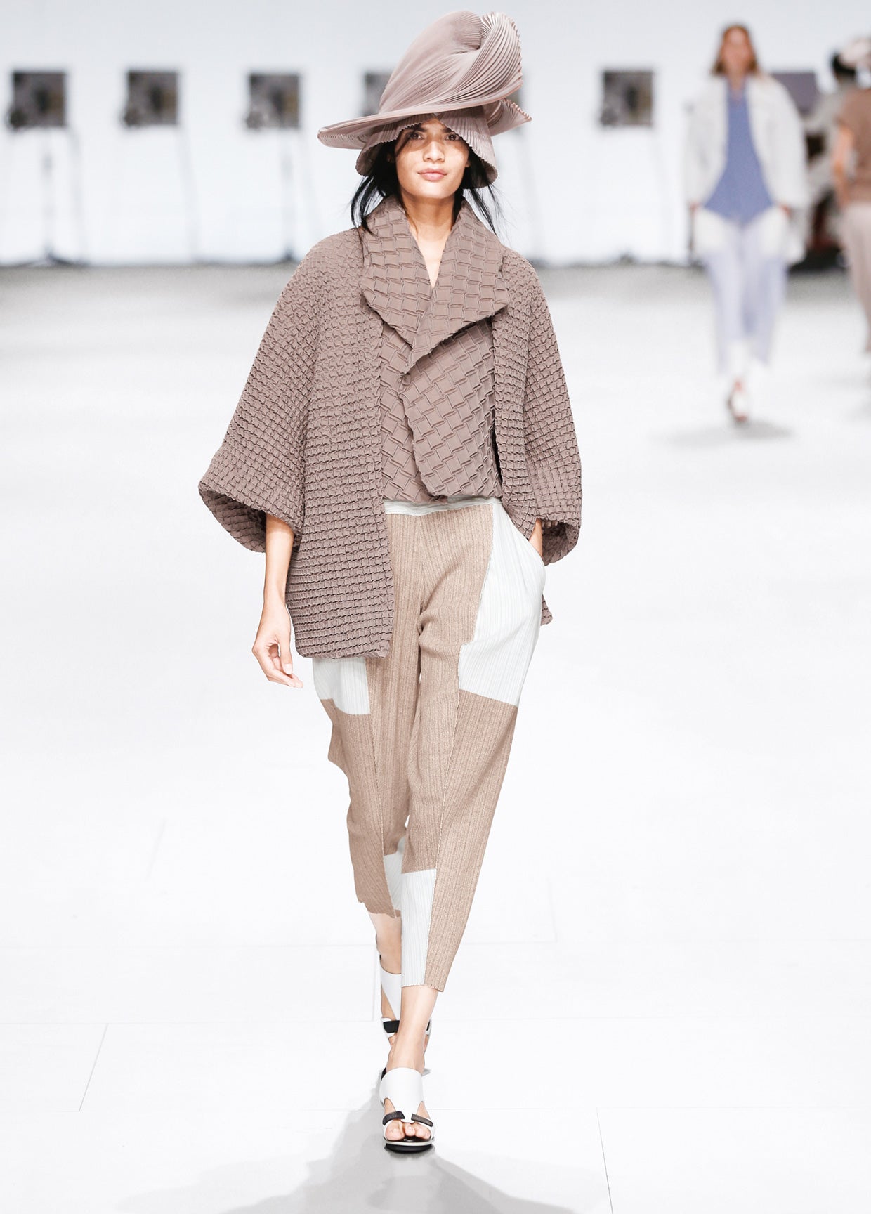 ISSEY MIYAKE SPRING SUMMER 2015 COLLECTIONS 13