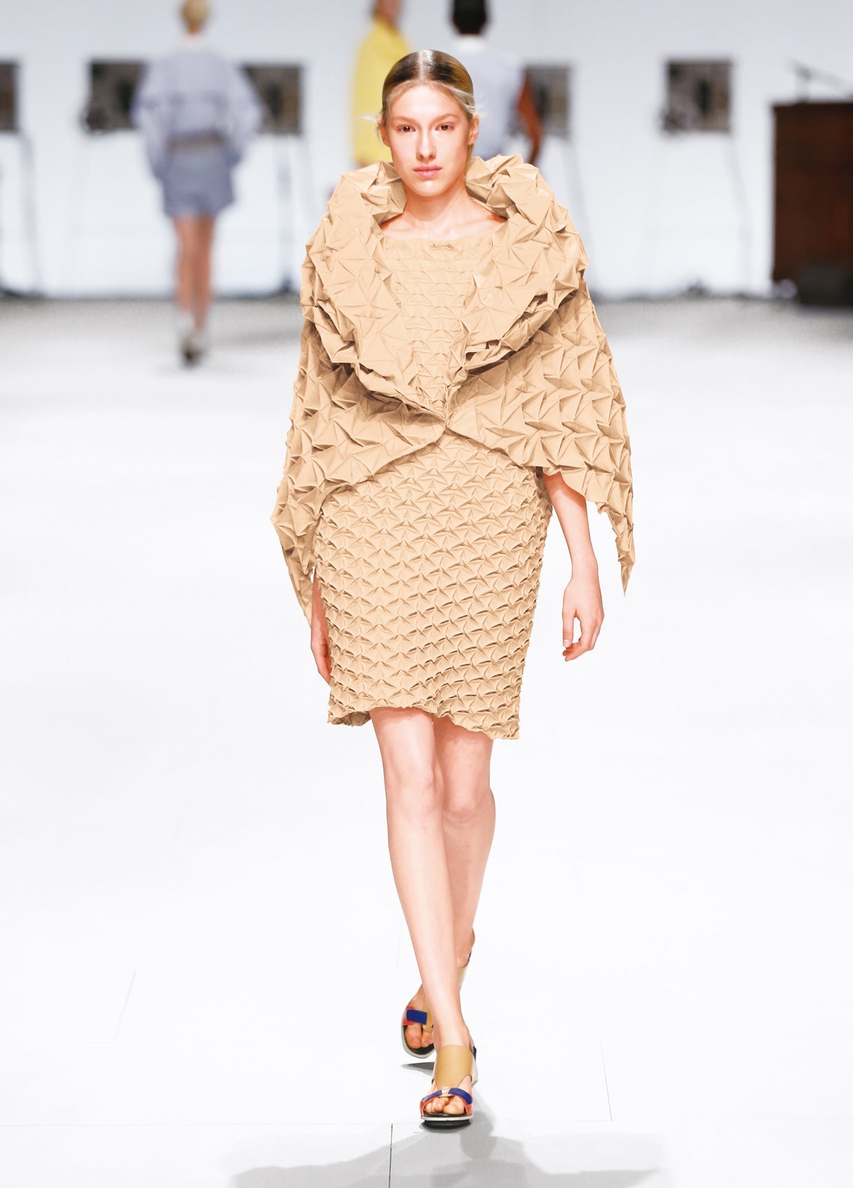 ISSEY MIYAKE SPRING SUMMER 2015 COLLECTIONS 20