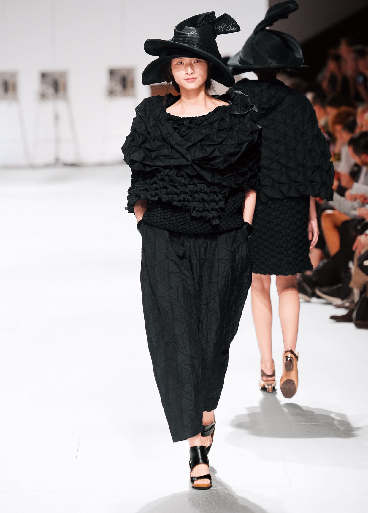 ISSEY MIYAKE SPRING SUMMER 2015 COLLECTIONS 39