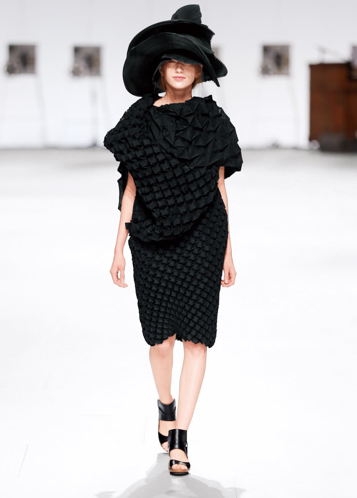 ISSEY MIYAKE SPRING SUMMER 2015 COLLECTIONS 40