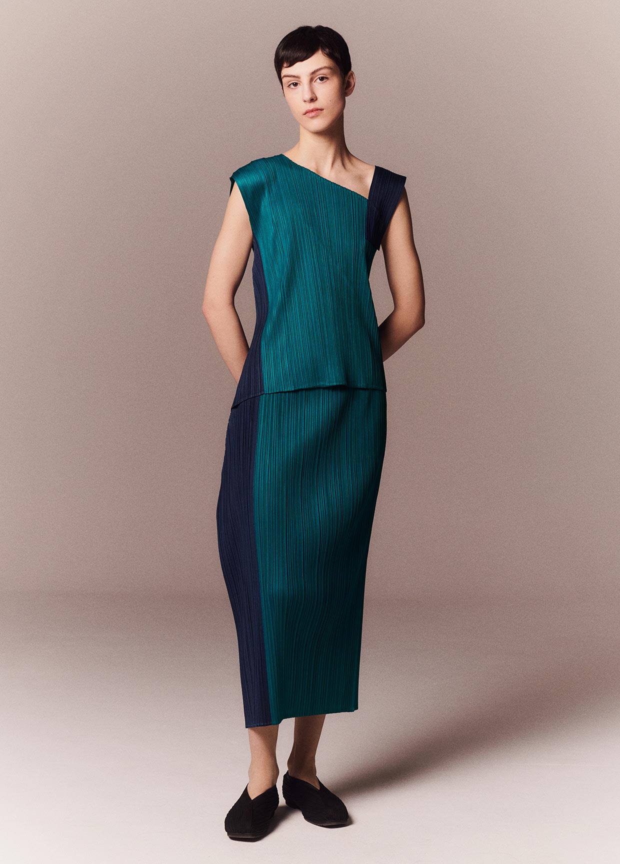 PLEATS PLEASE ISSEY MIYAKE LOOK 05