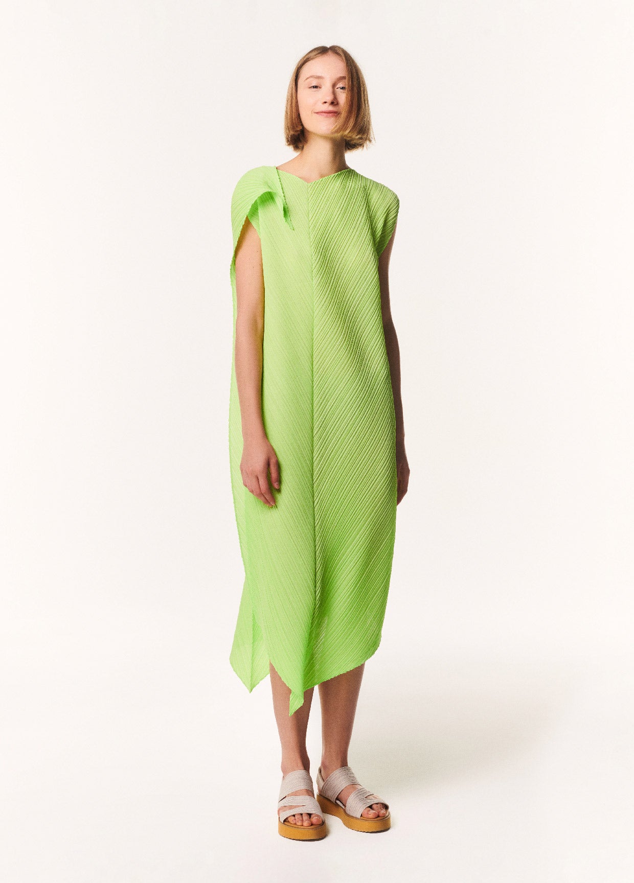 PLEATS PLEASE ISSEY MIYAKE LOOK 33