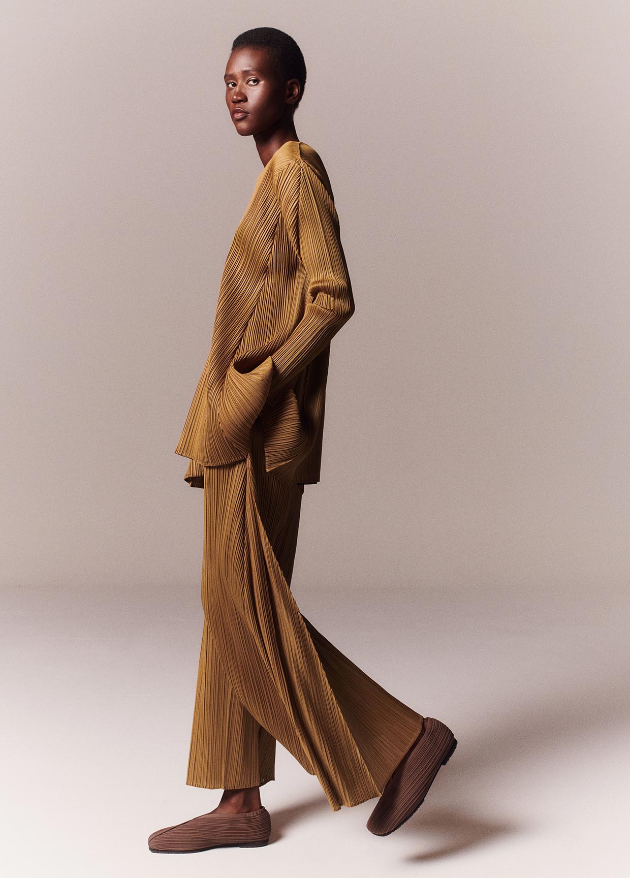 PLEATS PLEASE ISSEY MIYAKE LOOK 52