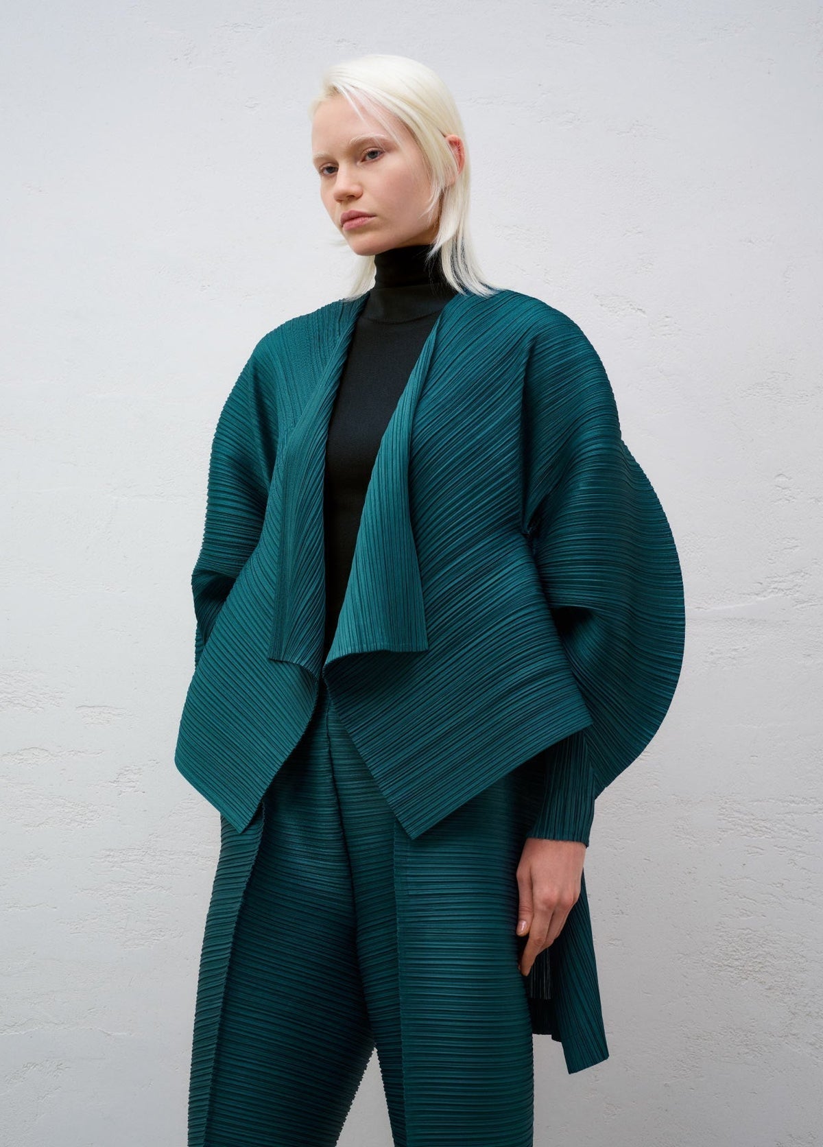 PLEATS PLEASE ISSEY MIYAKE LOOK 32