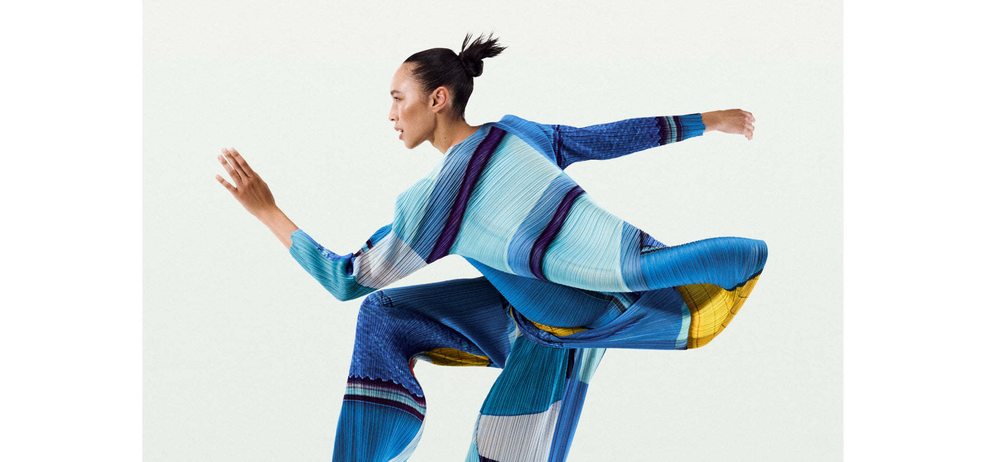 PLEATS PLEASE ISSEY MIYAKE