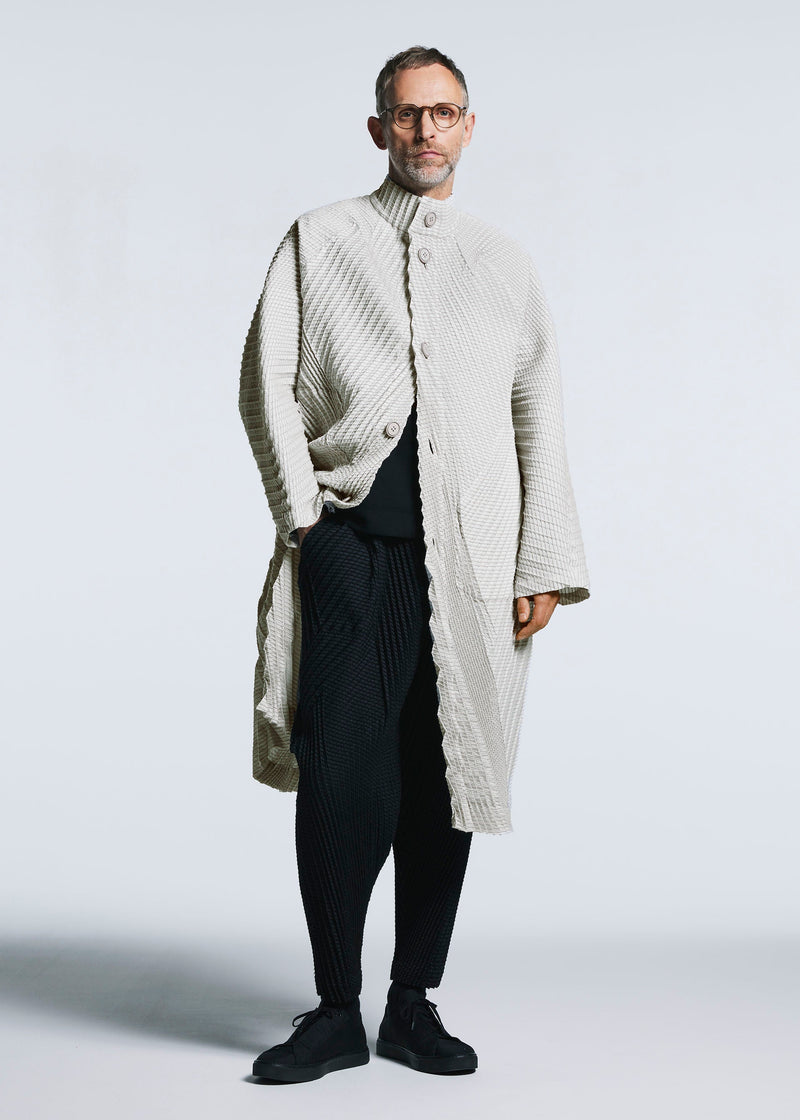 A model wears the A-POC ABLE ISSEY MIYAKE TYPE O 013 coat.