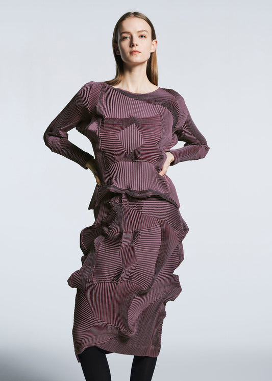 A model wears the A-POC ABLE ISSEY MIYAKE TYPE O 003 1 skirt.