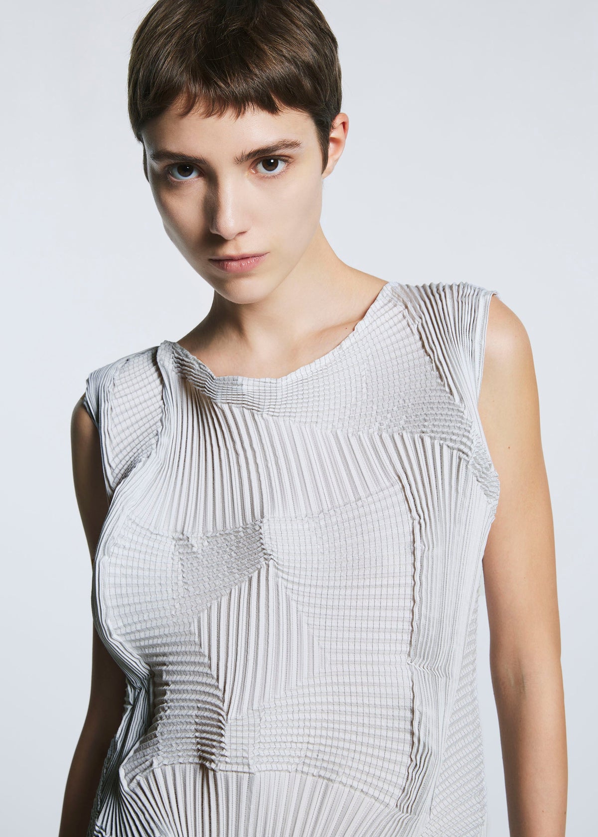 A model wears the A-POC ABLE ISSEY MIYAKE TYPE O 003 2 dress.