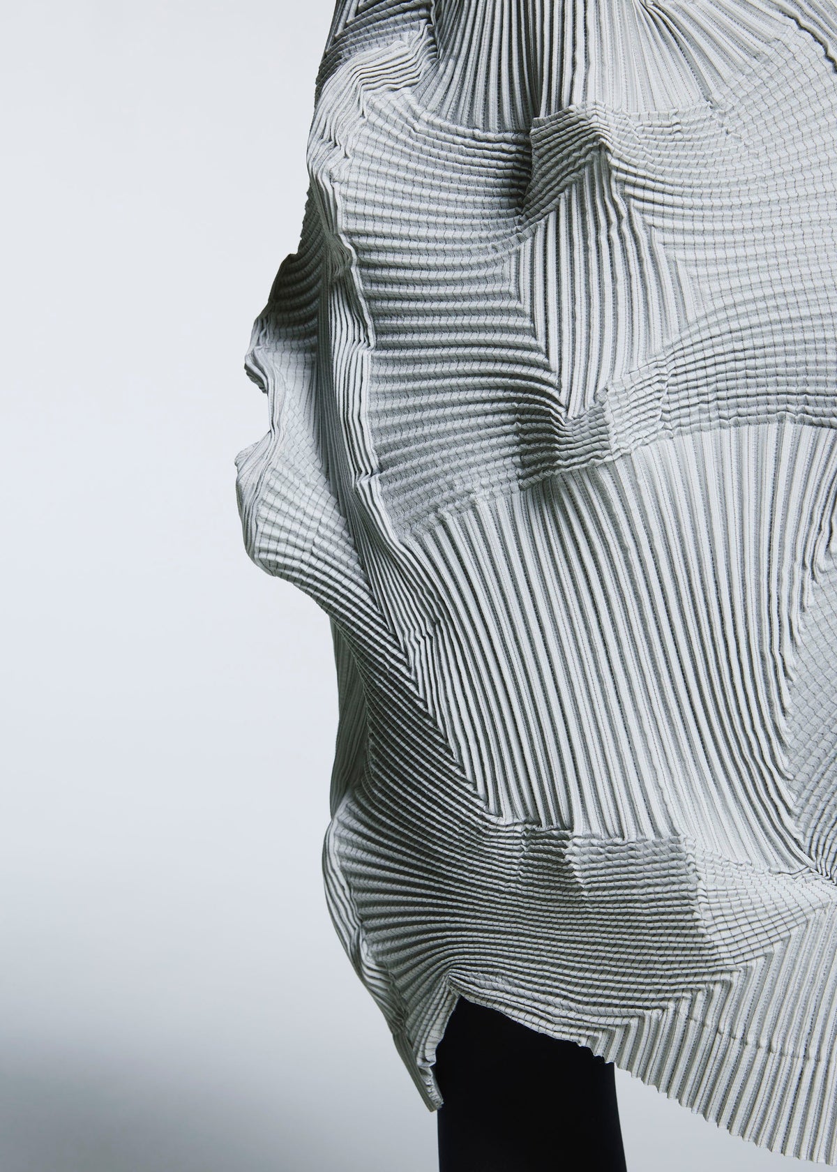 A model wears the A-POC ABLE ISSEY MIYAKE TYPE O 003 2 dress.