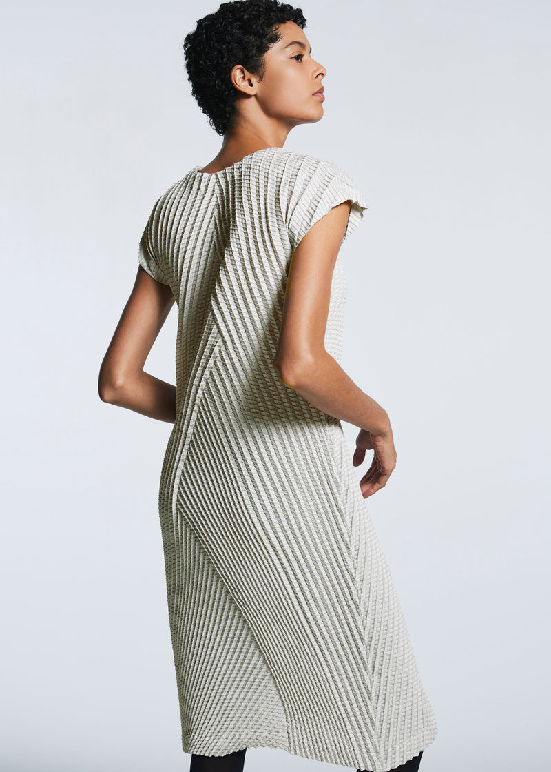 A model wears the A-POC ABLE ISSEY MIYAKE TYPE O 013 dress.