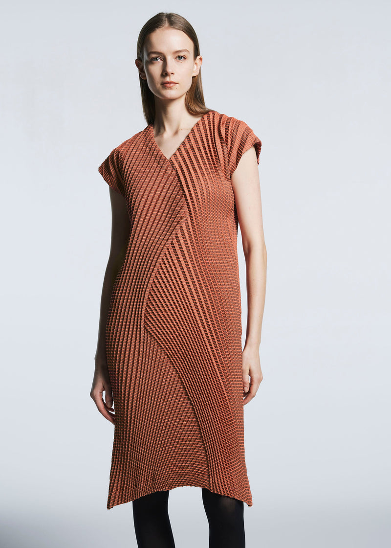 A model wears the A-POC ABLE ISSEY MIYAKE TYPE O 013 dress.