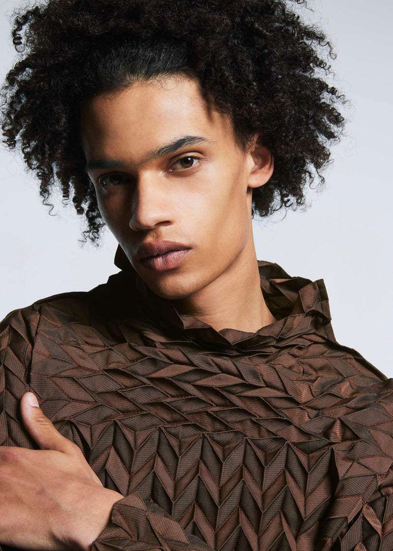 A model wears the A-POC ABLE ISSEY MIYAKE TYPE O 009 shirt.