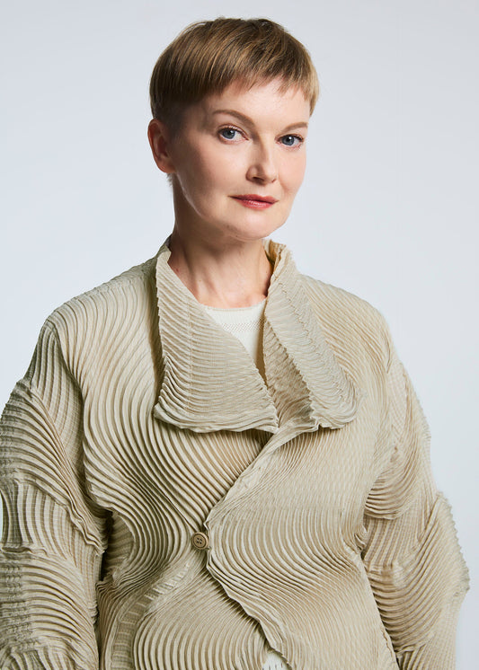 A model wears the A-POC ABLE ISSEY MIYAKE TYPE O 004 jacket.