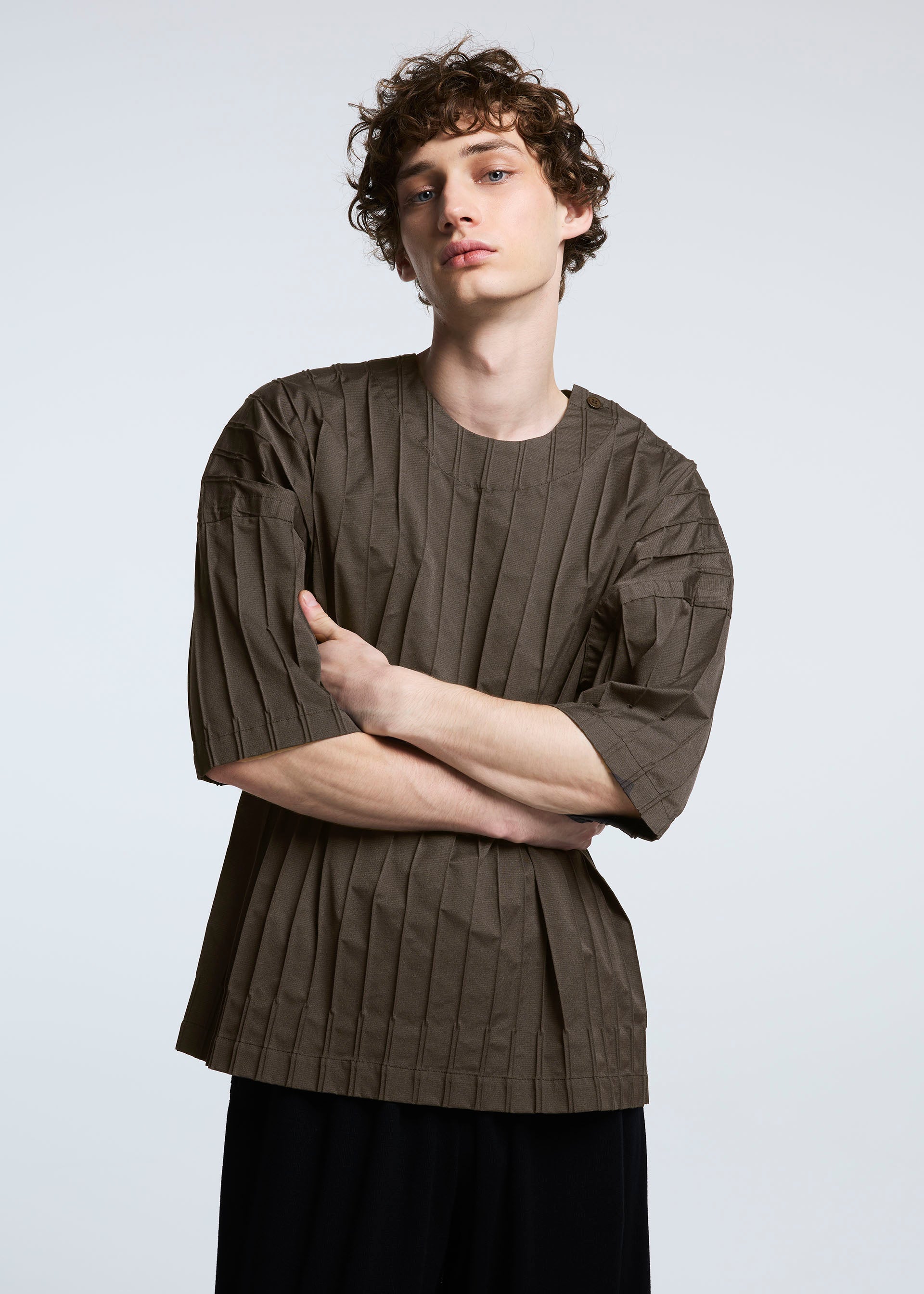 A model wears the A-POC ABLE ISSEY MIYAKE TYPE W 007 2 top.