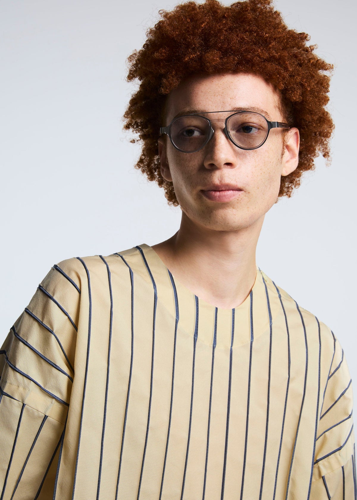A model wears the A-POC ABLE ISSEY MIYAKE TYPE W 007 1 shirt.