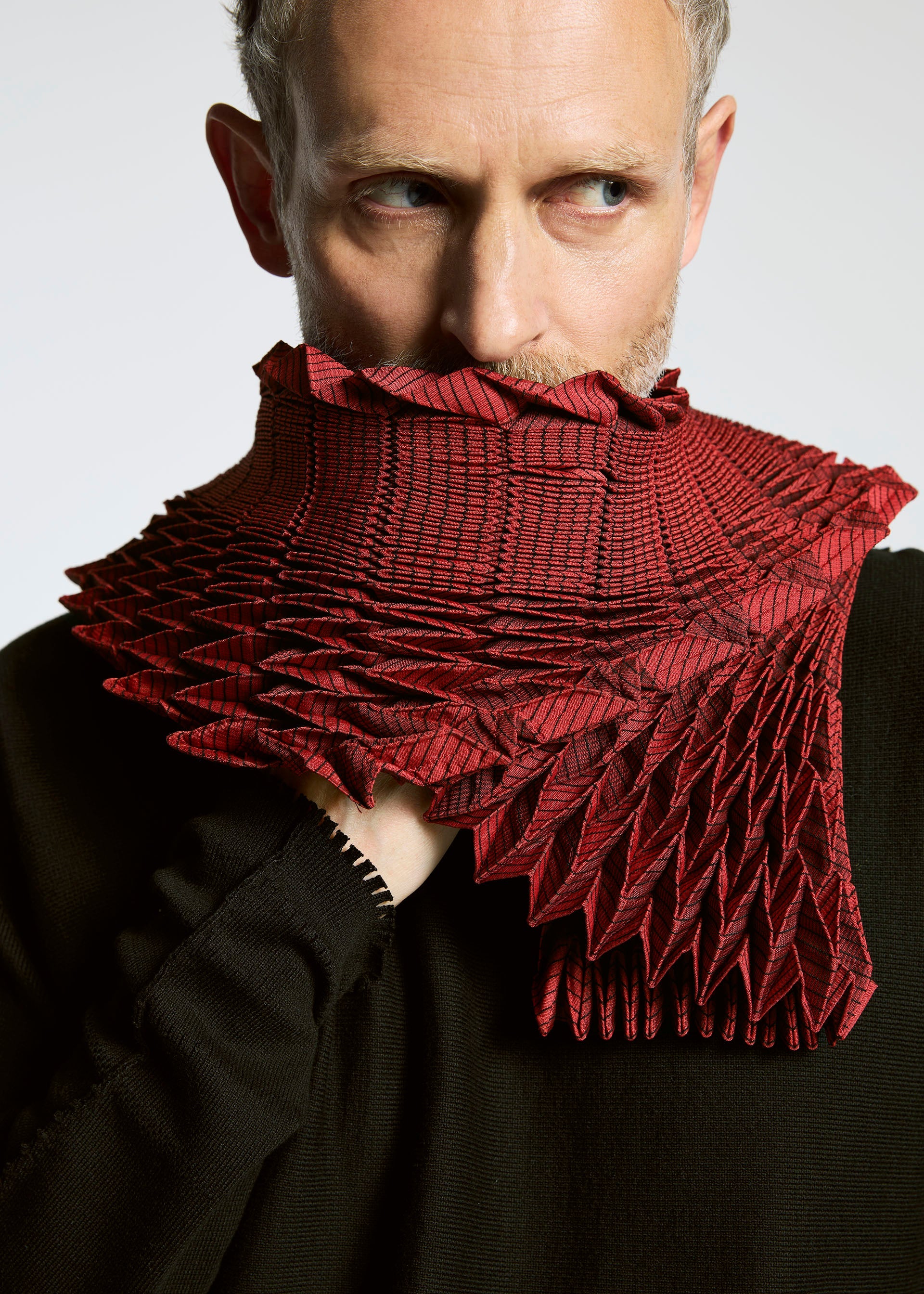 TYPE-O STOLE Large Stole Red – The official ISSEY MIYAKE ONLINE