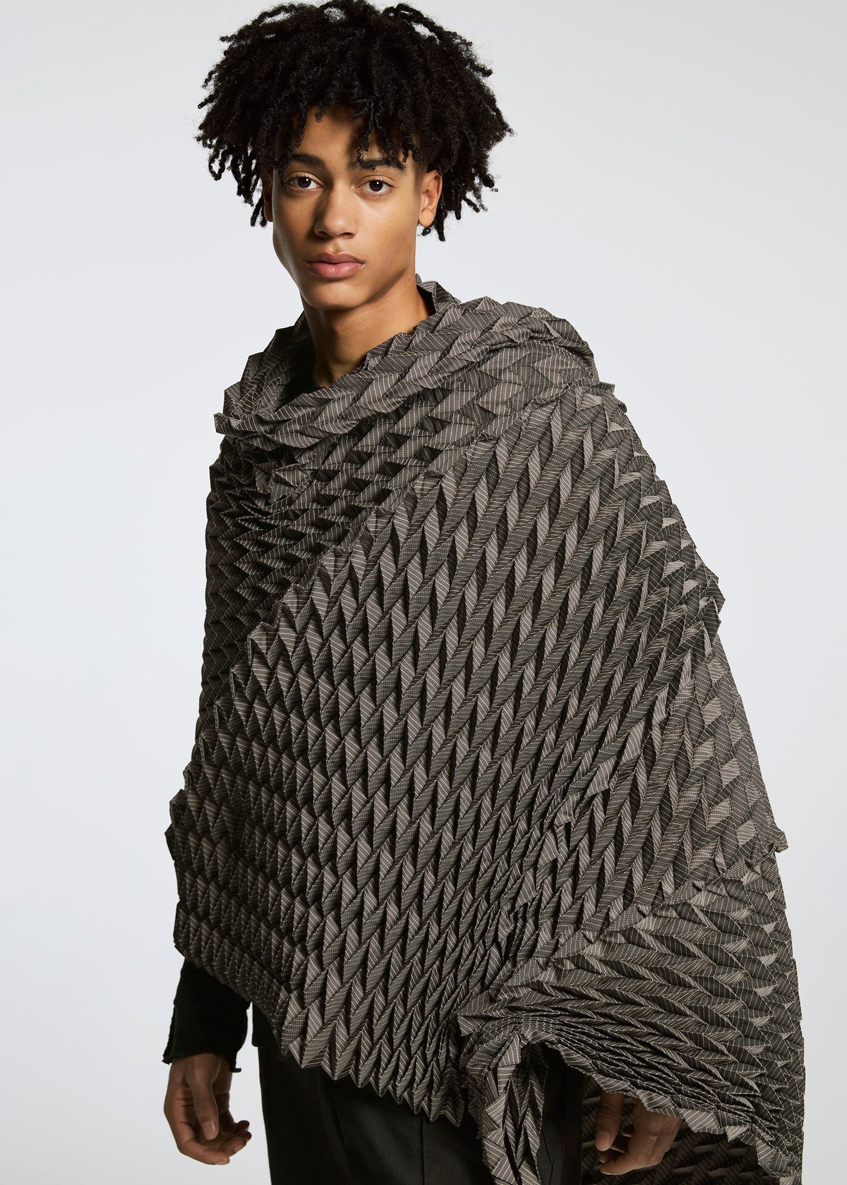 A model wears the A-POC ABLE ISSEY MIYAKE TYPE O STOLE accessories.