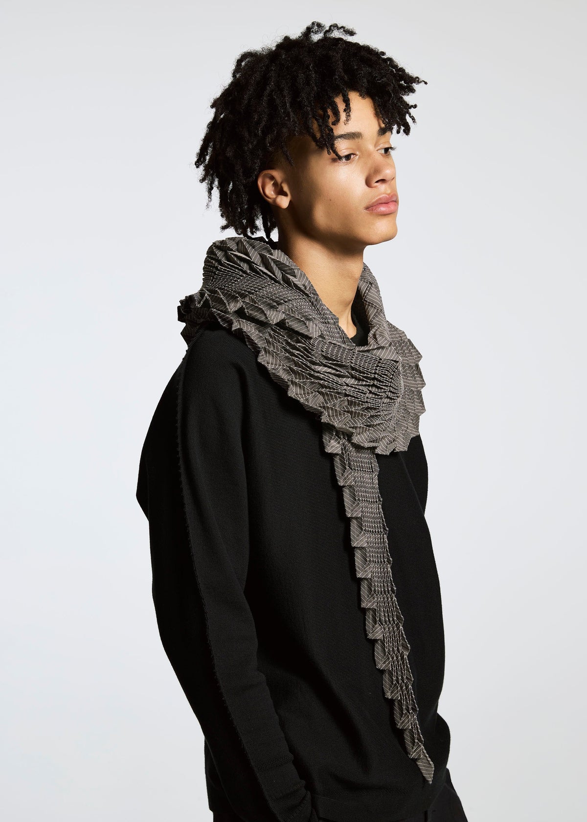 A model wears the A-POC ABLE ISSEY MIYAKE TYPE O STOLE accessories.