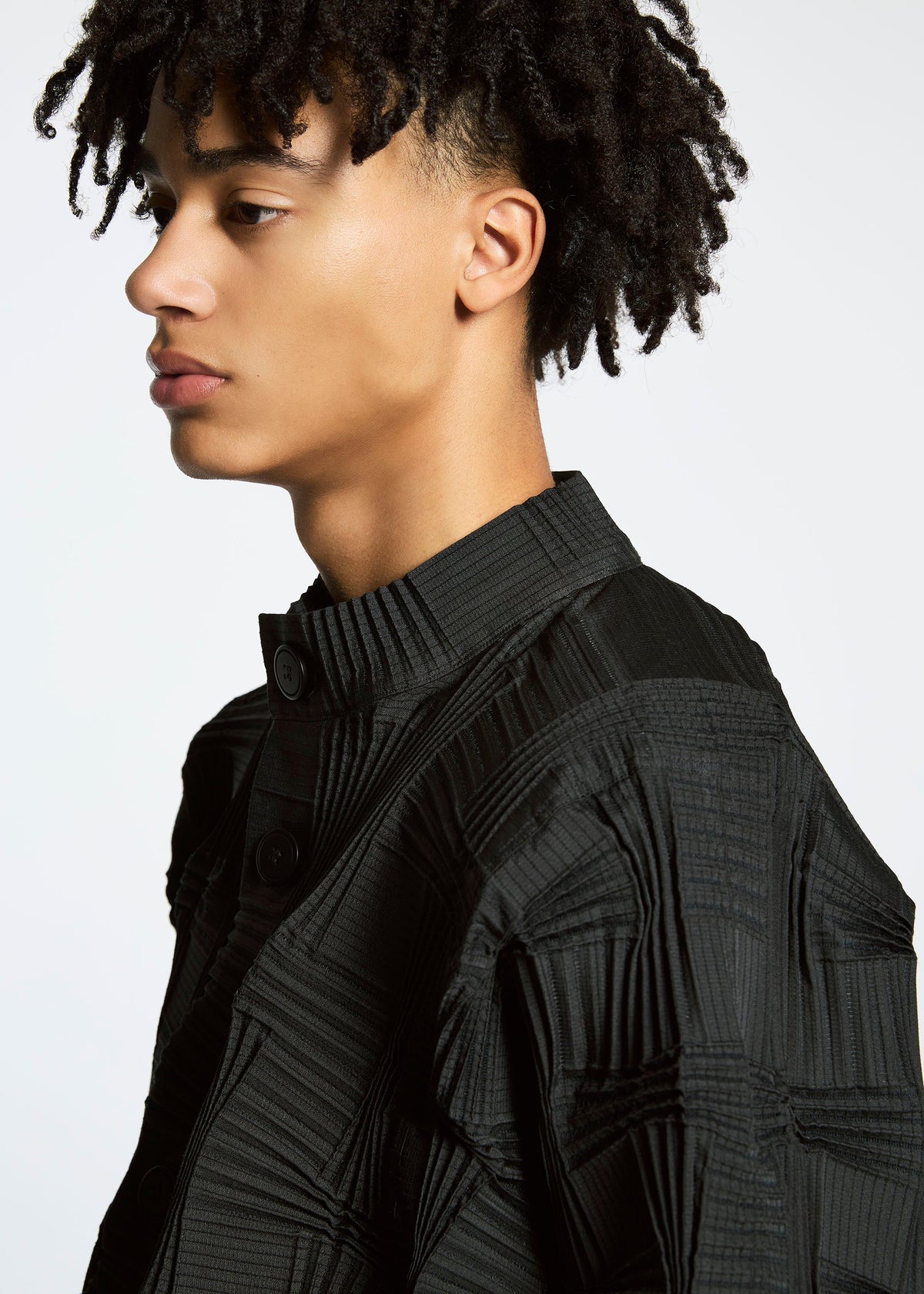 A model wears the A-POC ABLE ISSEY MIYAKE TYPE O 018 clothing.